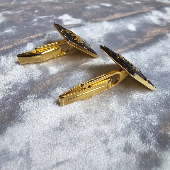 Gold Cufflinks - Picture 2 of 3